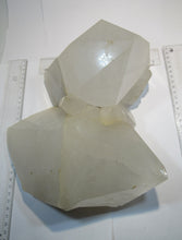 Laden Sie das Bild in den Galerie-Viewer, Bergkristall XL milchig 2 große Spitzen 26cm 8Kg Minas Gerais, Brasilien