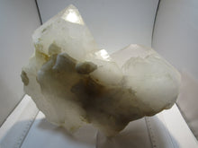 Laden Sie das Bild in den Galerie-Viewer, Bergkristall XL milchig 2 große Spitzen 26cm 8Kg Minas Gerais, Brasilien