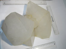 Laden Sie das Bild in den Galerie-Viewer, Bergkristall XL milchig 2 große Spitzen 26cm 8Kg Minas Gerais, Brasilien