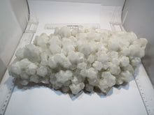 Laden Sie das Bild in den Galerie-Viewer, Bergkristall XL große Stufe Milchquarz 37cm 7200g Itremo Massiv, Madagaskar