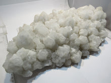 Laden Sie das Bild in den Galerie-Viewer, Bergkristall XL große Stufe Milchquarz 37cm 7200g Itremo Massiv, Madagaskar