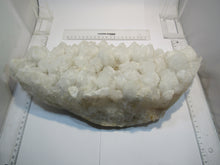 Laden Sie das Bild in den Galerie-Viewer, Bergkristall XL große Stufe Milchquarz 37cm 7200g Itremo Massiv, Madagaskar