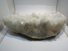 Laden Sie das Bild in den Galerie-Viewer, Bergkristall XL große Stufe Milchquarz 37cm 7200g Itremo Massiv, Madagaskar