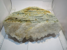 Laden Sie das Bild in den Galerie-Viewer, Bergkristall XL große Stufe Milchquarz 37cm 7200g Itremo Massiv, Madagaskar