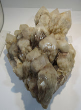 Laden Sie das Bild in den Galerie-Viewer, Bergkristall XL große Stufe Artischocken Rauchquarz 34cm 8,1Kg Antanarivo, Madagaskar