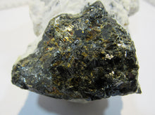 Laden Sie das Bild in den Galerie-Viewer, Zinkblende Sphalerit Pyrit Rhodochrosit Nadelquarz 1,6Kg 18cm Capnic, Rumänien