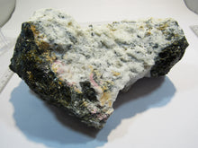 Laden Sie das Bild in den Galerie-Viewer, Zinkblende Sphalerit Pyrit Rhodochrosit Nadelquarz 1,6Kg 18cm Capnic, Rumänien