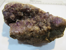 Laden Sie das Bild in den Galerie-Viewer, Amethyst Druse mit Achat Hämatit Goethit 12cm Schneekopf Thüringen, Deutschland