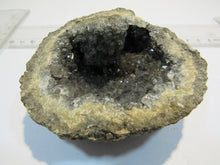 Laden Sie das Bild in den Galerie-Viewer, Rauchquarz Achat Druse halbe geknackte Geode 9cm Tizi n Tichka, Mexiko