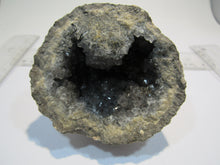 Laden Sie das Bild in den Galerie-Viewer, Rauchquarz Achat Druse halbe geknackte Geode 9cm Tizi n Tichka, Mexiko