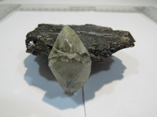 Laden Sie das Bild in den Galerie-Viewer, Zinkblende Sphalerit Kristallplatte 9cm mit Calcit Doppelender Illinois, USA