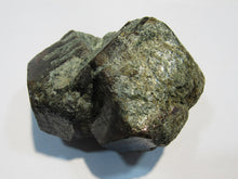 Laden Sie das Bild in den Galerie-Viewer, Granat Almandin Stufe dunkel rote Doppelkristall Stufe Zillertal Nord-Tirol, Österreich