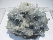 Laden Sie das Bild in den Galerie-Viewer, Coelestin top Kristalldruse hell blau 15cm 1,56Kg Met Kwarts Douz, Tunesien