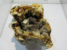 Laden Sie das Bild in den Galerie-Viewer, Chalcedon Druse sphärisch bunt 10cm Niederofleiden Vogelsberg Hessen, Deutschland