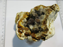 Laden Sie das Bild in den Galerie-Viewer, Chalcedon Druse sphärisch bunt 10cm Niederofleiden Vogelsberg Hessen, Deutschland