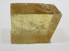 Laden Sie das Bild in den Galerie-Viewer, Calcit Honigcalcit Doppelspat Doppelbrechung Rhomboeder Kristall Hunan, China