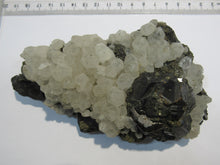 Laden Sie das Bild in den Galerie-Viewer, Bergkristall auf massiven Zinkblende xx Baia Mare 620g Capnic, Rumänien