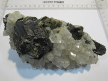 Laden Sie das Bild in den Galerie-Viewer, Bergkristall auf massiven Zinkblende xx Baia Mare 620g Capnic, Rumänien