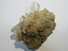 Laden Sie das Bild in den Galerie-Viewer, Bergkristall leicht farbige Lemurian Kristallstufe 8cm Amaron, Madagaskar