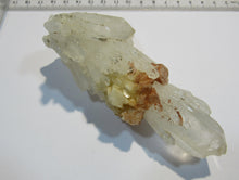 Laden Sie das Bild in den Galerie-Viewer, Bergkristall Milchquarz Artischockenquarz Feldspat Stufe 11cm Maramures, Rumänien