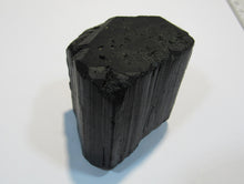 Laden Sie das Bild in den Galerie-Viewer, Turmalin schwarzer Schörl Kristall Spitze 6,5cm Minas Geraus, Brasilien
