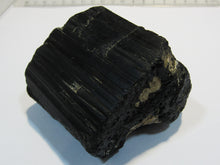 Laden Sie das Bild in den Galerie-Viewer, Turmalin schwarzer Schörl Kristall Spitze 6,5cm Minas Geraus, Brasilien