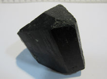 Laden Sie das Bild in den Galerie-Viewer, Turmalin schwarzer Schörl Kristall Spitze 6cm Alto Ligonha Zambesia, Mosambik