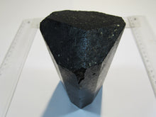 Laden Sie das Bild in den Galerie-Viewer, Turmalin schwarzer Schörl XL Kristall Spitze 1,2Kg Alto Ligonha Zambesia, Mosambik