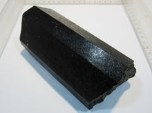 Laden Sie das Bild in den Galerie-Viewer, Turmalin schwarzer Schörl XL Kristall Spitze 1,2Kg Alto Ligonha Zambesia, Mosambik