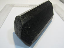 Laden Sie das Bild in den Galerie-Viewer, Turmalin schwarzer Schörl XL Kristall Spitze 1,2Kg Alto Ligonha Zambesia, Mosambik