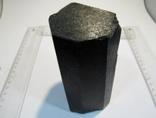 Laden Sie das Bild in den Galerie-Viewer, Turmalin schwarzer Schörl XL Kristall Spitze 1,2Kg Alto Ligonha Zambesia, Mosambik