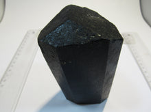Laden Sie das Bild in den Galerie-Viewer, Turmalin schwarzer Schörl XL Kristall Spitze 1,2Kg Alto Ligonha Zambesia, Mosambik