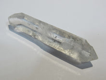 Laden Sie das Bild in den Galerie-Viewer, Bergkristall recht klarer feiner Doppelender Kristall 7,5cm Amaron, Madagaskar