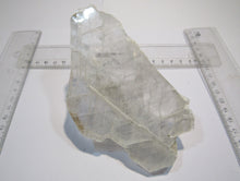 Laden Sie das Bild in den Galerie-Viewer, Gips Selenit Marienglas Scheibe 14cm Mina Rica, Andalusien, Spanien