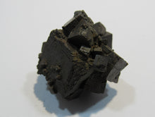 Laden Sie das Bild in den Galerie-Viewer, Hämatit Goethit nach Pyrit 4cm Kristall Schwimmer Carratraca Malaga, Spanien