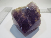 Laden Sie das Bild in den Galerie-Viewer, Amethyst Quarz Kristall Spitze 10,5cm poliert und Standfläche, Bolivien