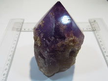 Laden Sie das Bild in den Galerie-Viewer, Amethyst Quarz Kristall Spitze 10,5cm poliert und Standfläche, Bolivien