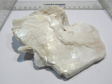 Laden Sie das Bild in den Galerie-Viewer, Baryt Schwerspat weiß Kristall Gangstück 12cm Feldkahl Spessart, Deutschland