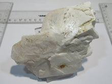 Laden Sie das Bild in den Galerie-Viewer, Baryt Schwerspat weiß Kristall Gangstück 12cm Feldkahl Spessart, Deutschland