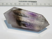 Laden Sie das Bild in den Galerie-Viewer, Amethyst Quarz Kristall Phantom Doppelender 7cm rundum poliert, Madagaskar