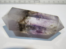 Laden Sie das Bild in den Galerie-Viewer, Amethyst Quarz Kristall Phantom Doppelender 7cm rundum poliert, Madagaskar