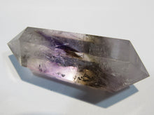 Laden Sie das Bild in den Galerie-Viewer, Amethyst Quarz Kristall Phantom Doppelender 7cm rundum poliert, Madagaskar