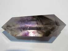 Laden Sie das Bild in den Galerie-Viewer, Amethyst Quarz Kristall Phantom Doppelender 7cm rundum poliert, Madagaskar