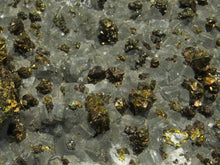 Laden Sie das Bild in den Galerie-Viewer, Calcit XL Kanonenspat Stufe +Kupferkies xx  2800g Herdringen Sauerland, Deutschland