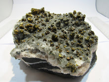 Laden Sie das Bild in den Galerie-Viewer, Calcit XL Kanonenspat Stufe +Kupferkies xx  2800g Herdringen Sauerland, Deutschland