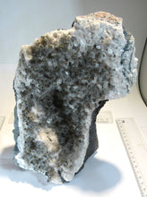 Laden Sie das Bild in den Galerie-Viewer, Calcit XL Kanonenspat Stufe +Kupferkies xx  3800g Herdringen Sauerland, Deutschland