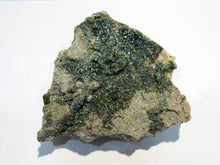 Laden Sie das Bild in den Galerie-Viewer, Buntpyrit Handstufe 7cm 96g  Stbr. Habbel Herdringen Sauerland, Deutschland