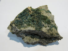 Laden Sie das Bild in den Galerie-Viewer, Buntpyrit Handstufe 7cm 96g  Stbr. Habbel Herdringen Sauerland, Deutschland