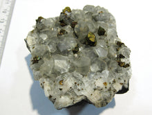 Laden Sie das Bild in den Galerie-Viewer, Calcit Kanonenspat Stufe Chalkopyrit xx  7,5cm Herdringen Sauerland, Deutschland