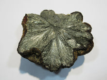 Laden Sie das Bild in den Galerie-Viewer, Markasit Limonit Kristall halbe Knolle 770g top Epernay Marne Reims, Frankreich